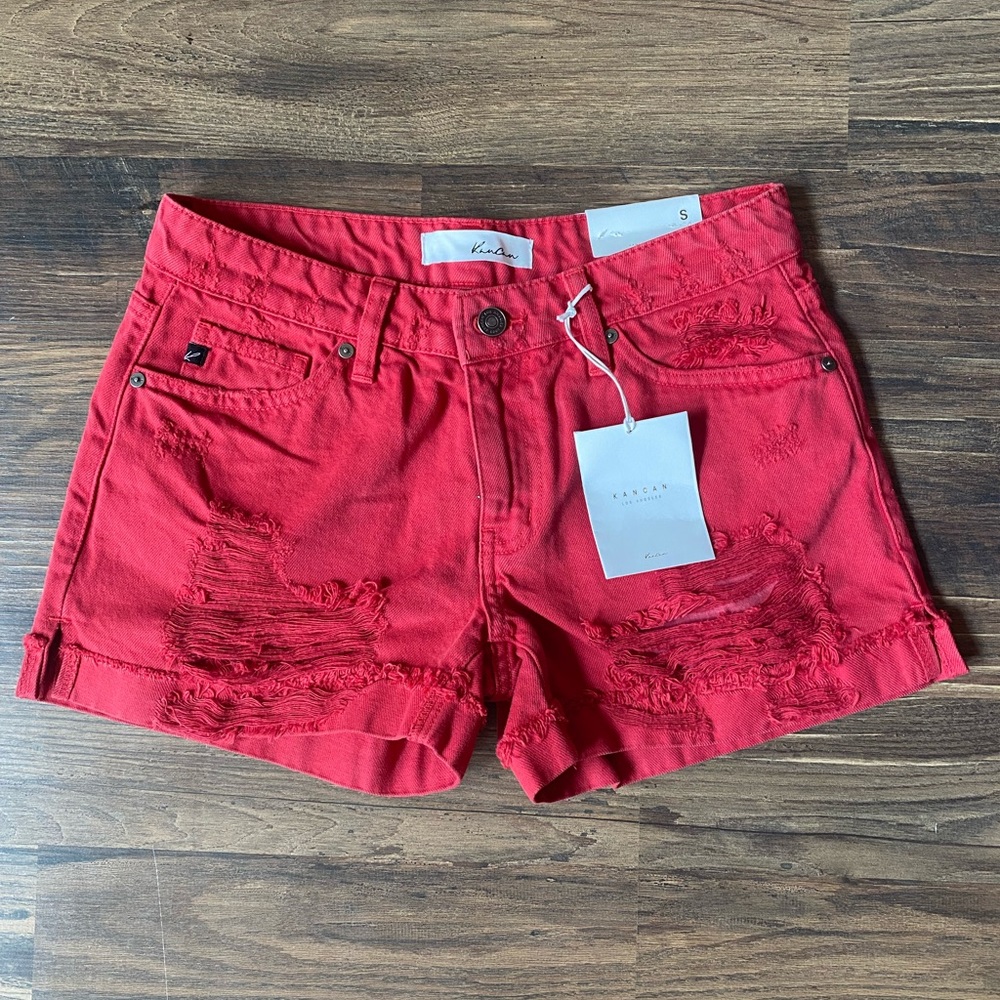 Red distressed kancan shorts!